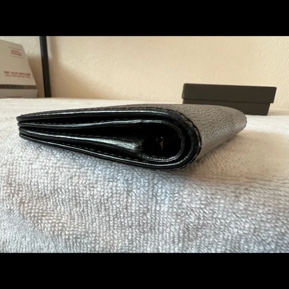 Burberry compact wallet - Picture 10 of 13